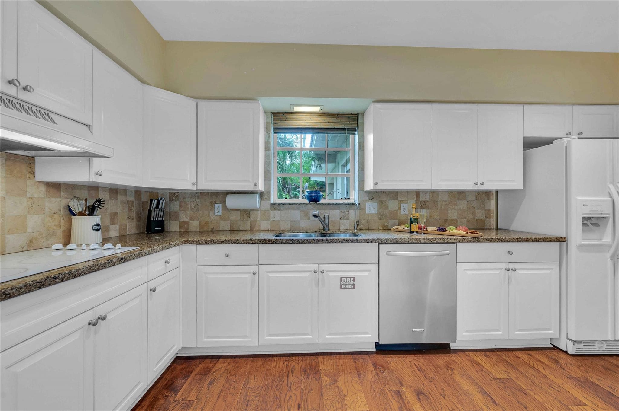 1612 E Lake Drive, Fort Lauderdale, FL 33316 — photo 6 of 26