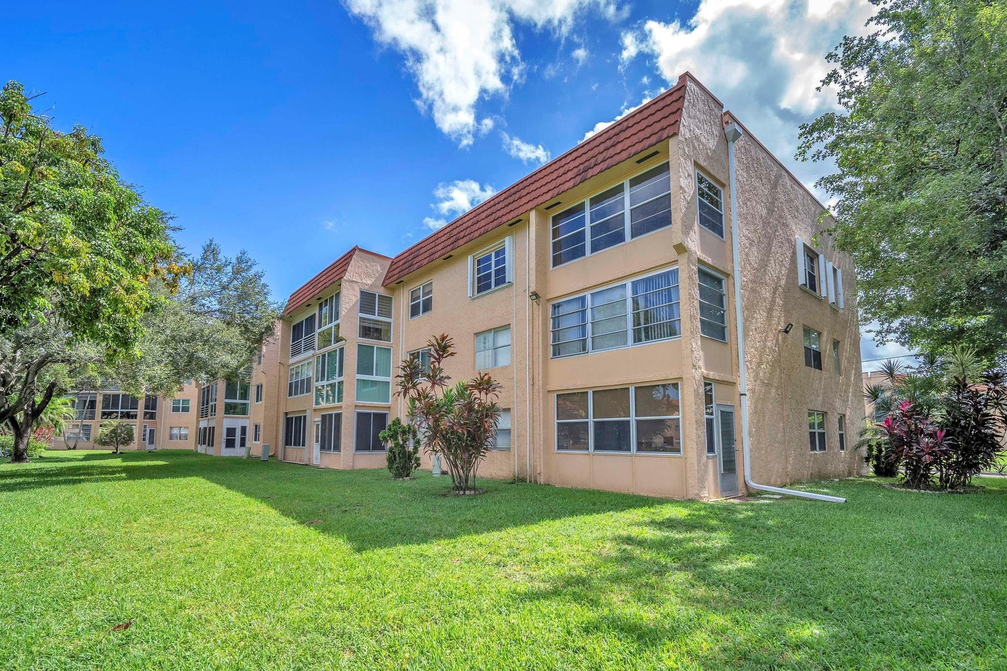 9301 Sunrise Lakes Boulevard 207, Sunrise, FL 33322 — photo 39 of 43