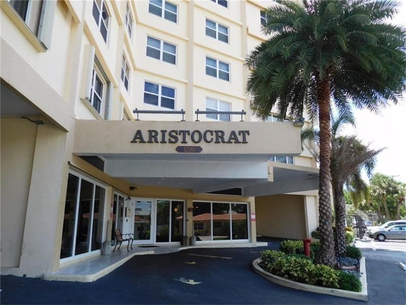 1200 Hibiscus Avenue 702, Pompano Beach, FL 33062 — photo 1 of 42