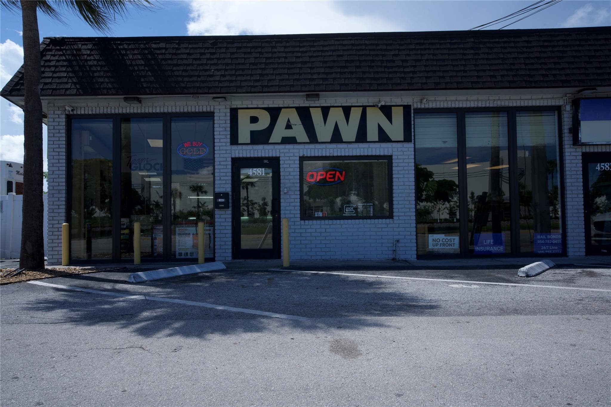 4581 N Dixie Highway, Deerfield Beach, FL 33064 — photo 1 of 31