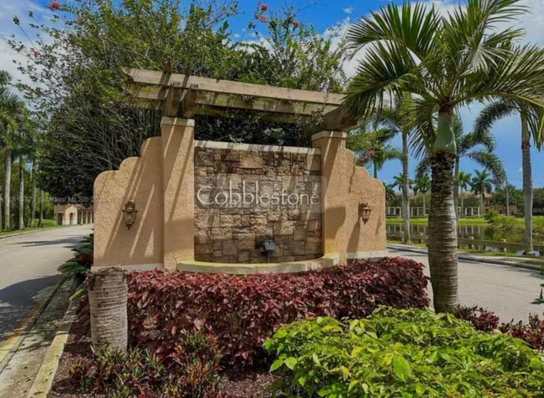 817 SW 147th Avenue 817, Pembroke Pines, FL 33027 — photo 1 of 38