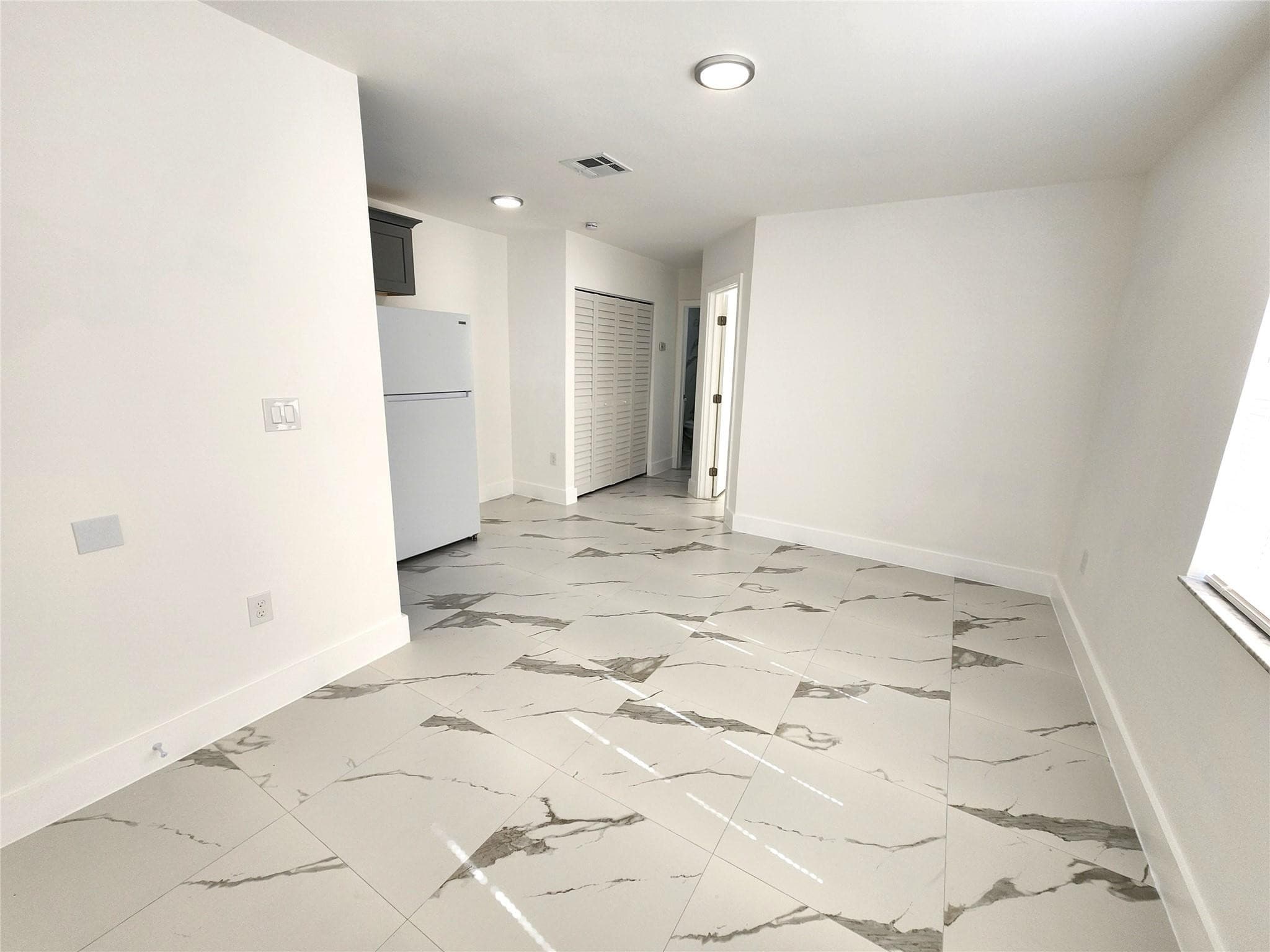 2466 Lincoln Street 3, Hollywood, FL 33020 — photo 1 of 8
