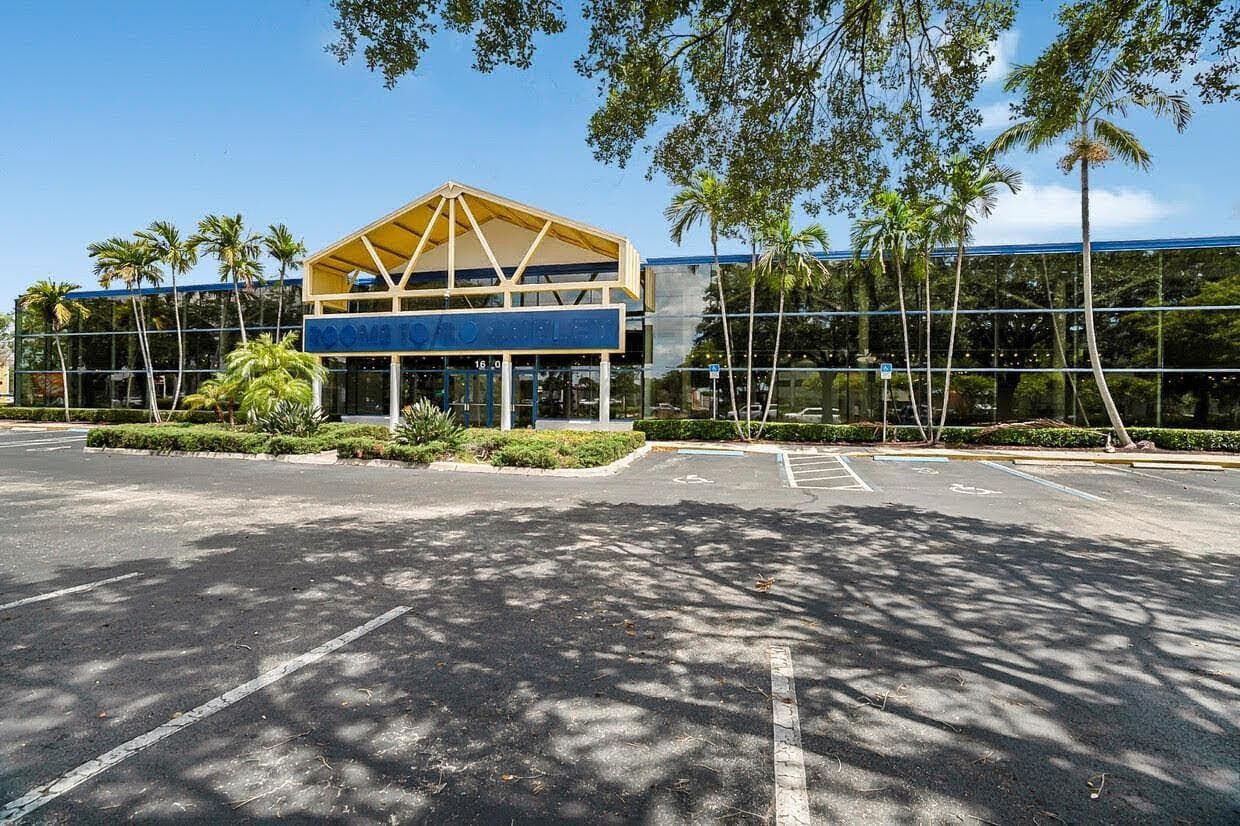 1605 W Oakland Park Boulevard, Oakland Park, FL 33311 — photo 1 of 14
