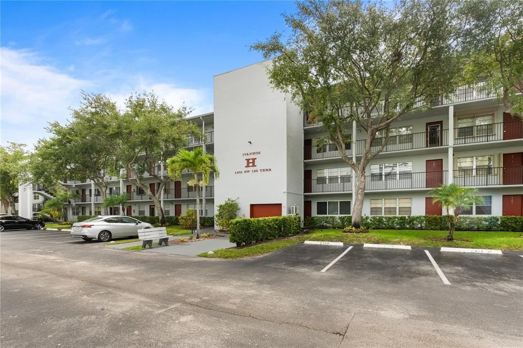 1401 SW 135th Terrace 310h, Pembroke Pines, FL 33027 — photo 2 of 18