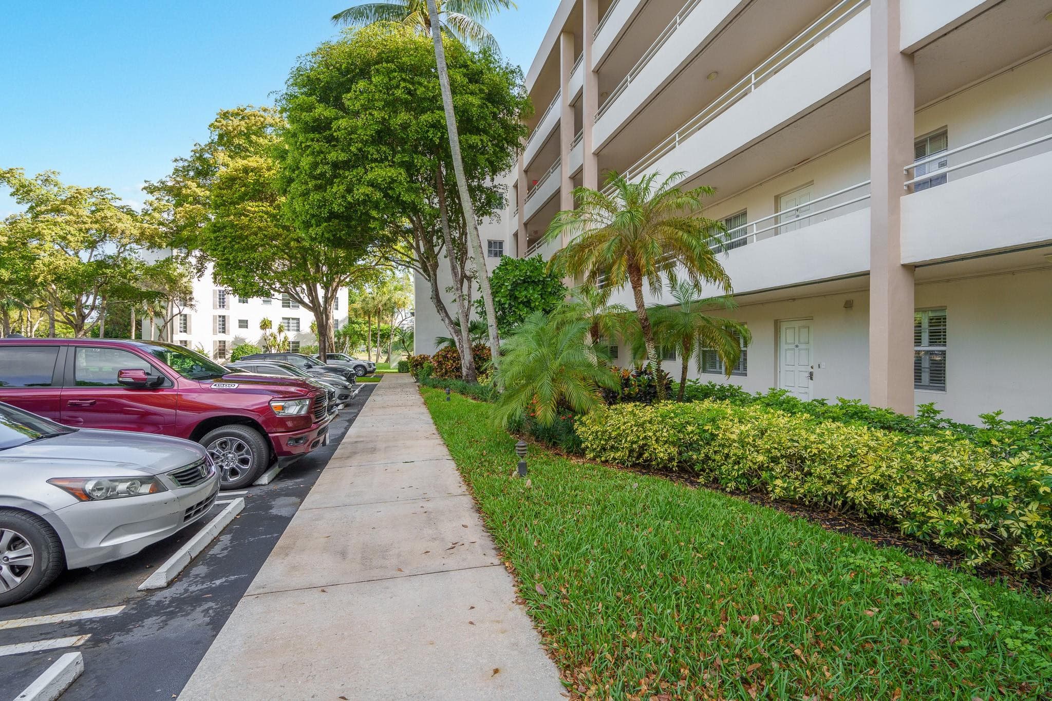 3800 Oaks Clubhouse Drive 110, Pompano Beach, FL 33069 — photo 8 of 57