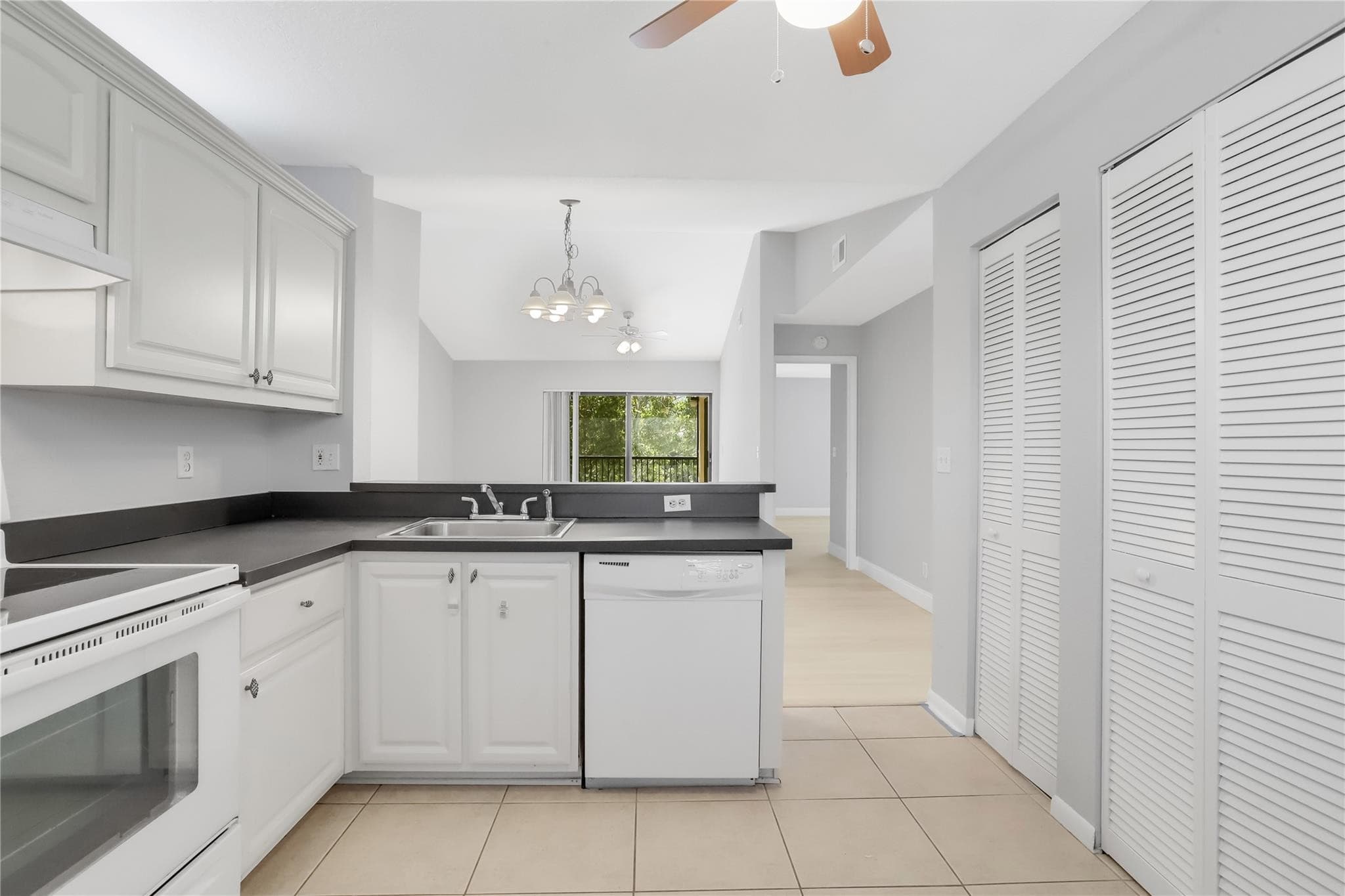 10131 W Sunrise Boulevard 306, Plantation, FL 33322 — photo 12 of 25