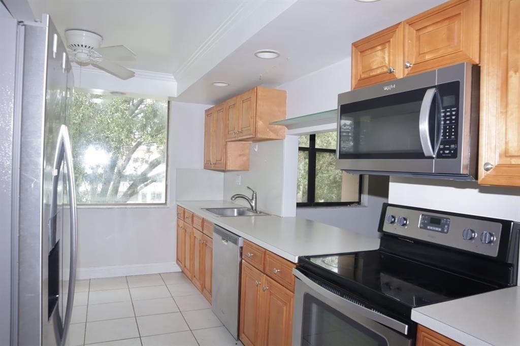 Condominium in Plantation — photo 6 of 19