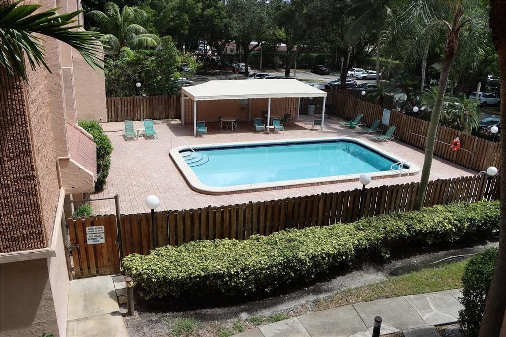 Condominium in Plantation — photo 18 of 19