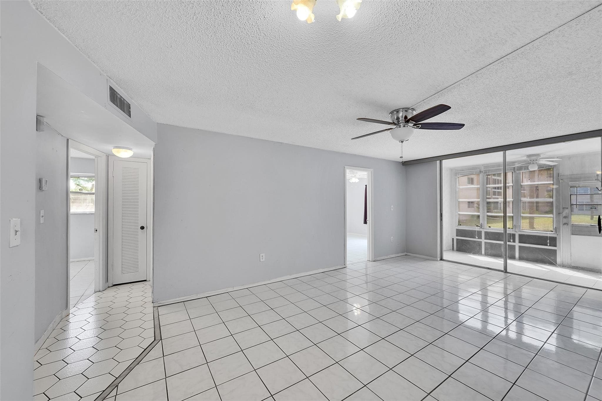 2901 Sunrise Lakes Drive 101, Fort Lauderdale, FL 33322 — photo 7 of 34