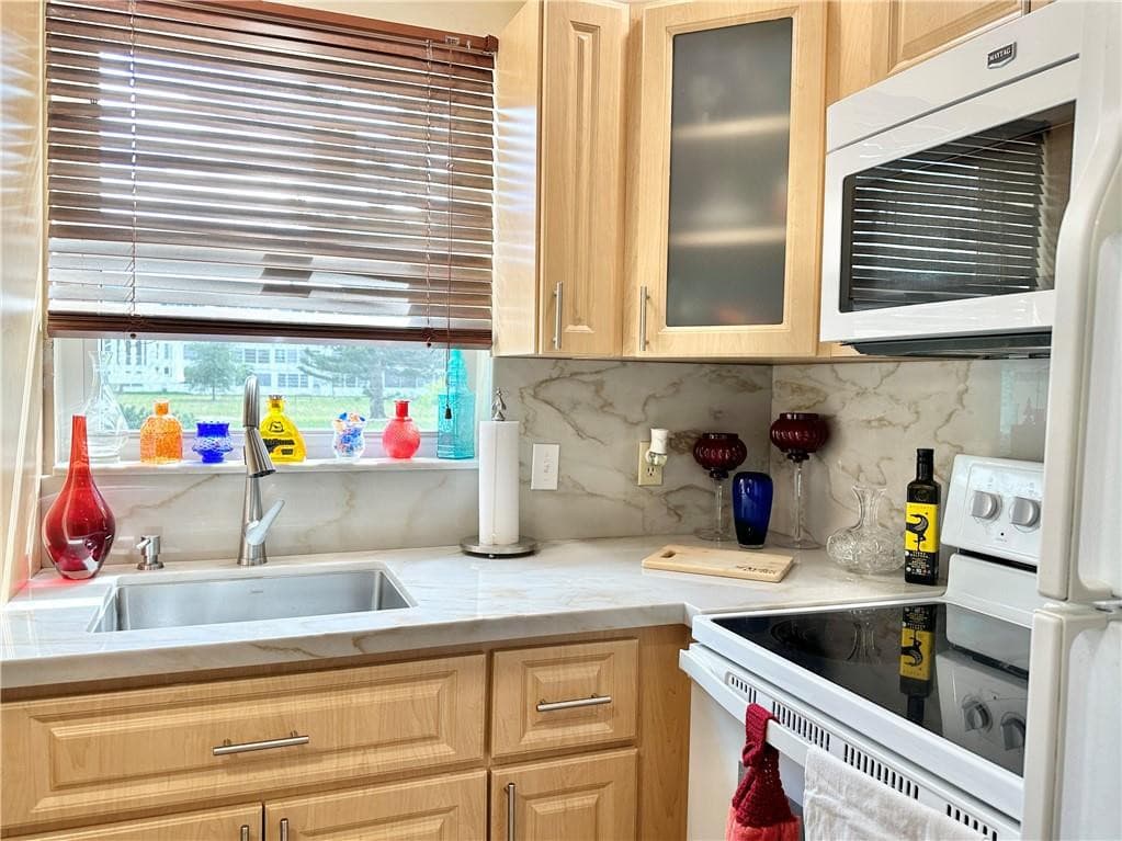 285 Oakridge Q 285, Deerfield Beach, FL 33442 — photo 6 of 24