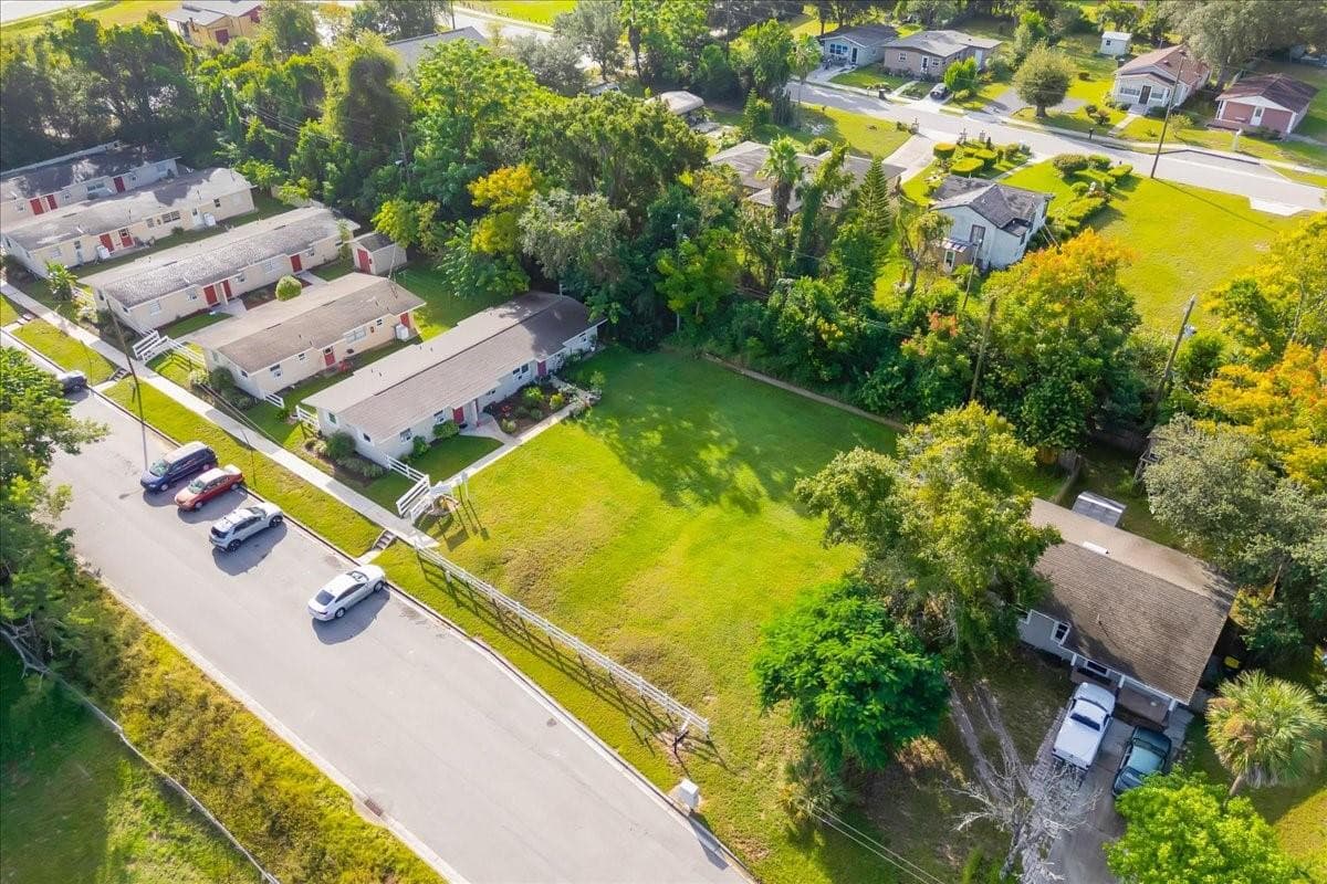 747 Roane Road, FL 34711 — photo 4 of 4