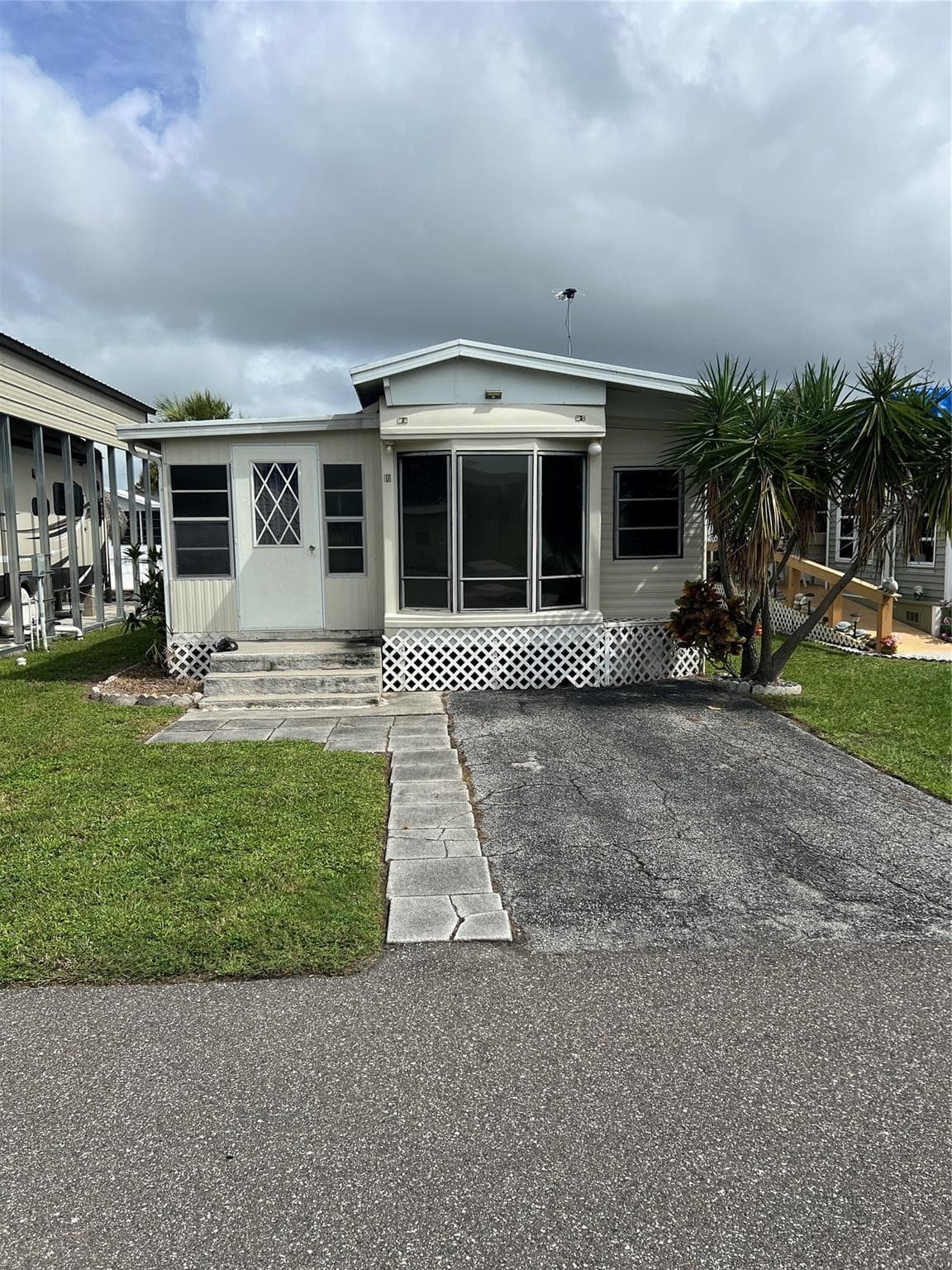10 Shell Road, Okeechobee, FL 34974 — photo 1 of 17