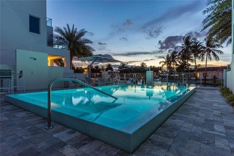 221 Shore Court 221, Lauderdale-By-The-Sea, FL 33308 — photo 10 of 88