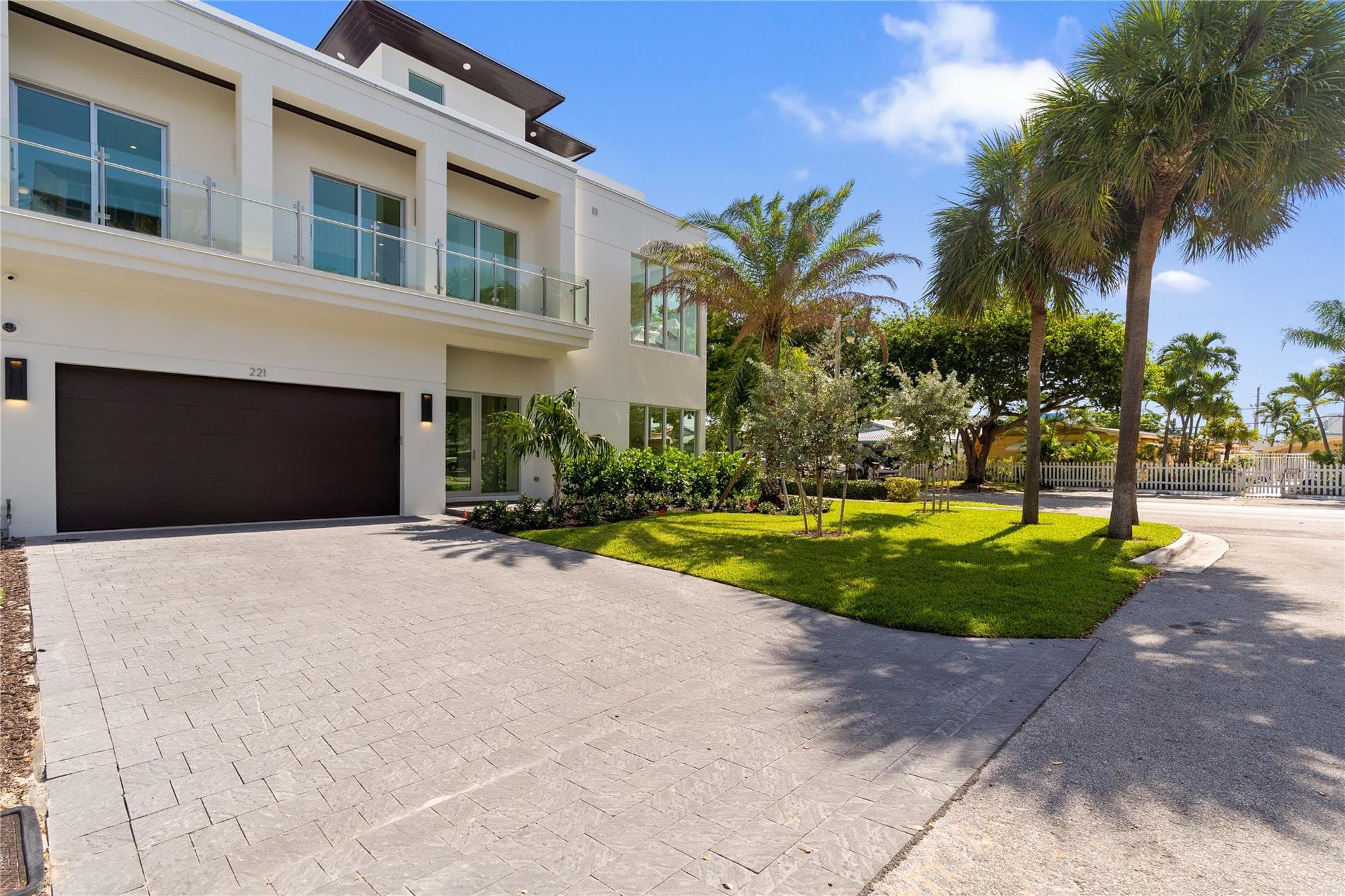 221 Shore Court 221, Lauderdale-By-The-Sea, FL 33308 — photo 14 of 88