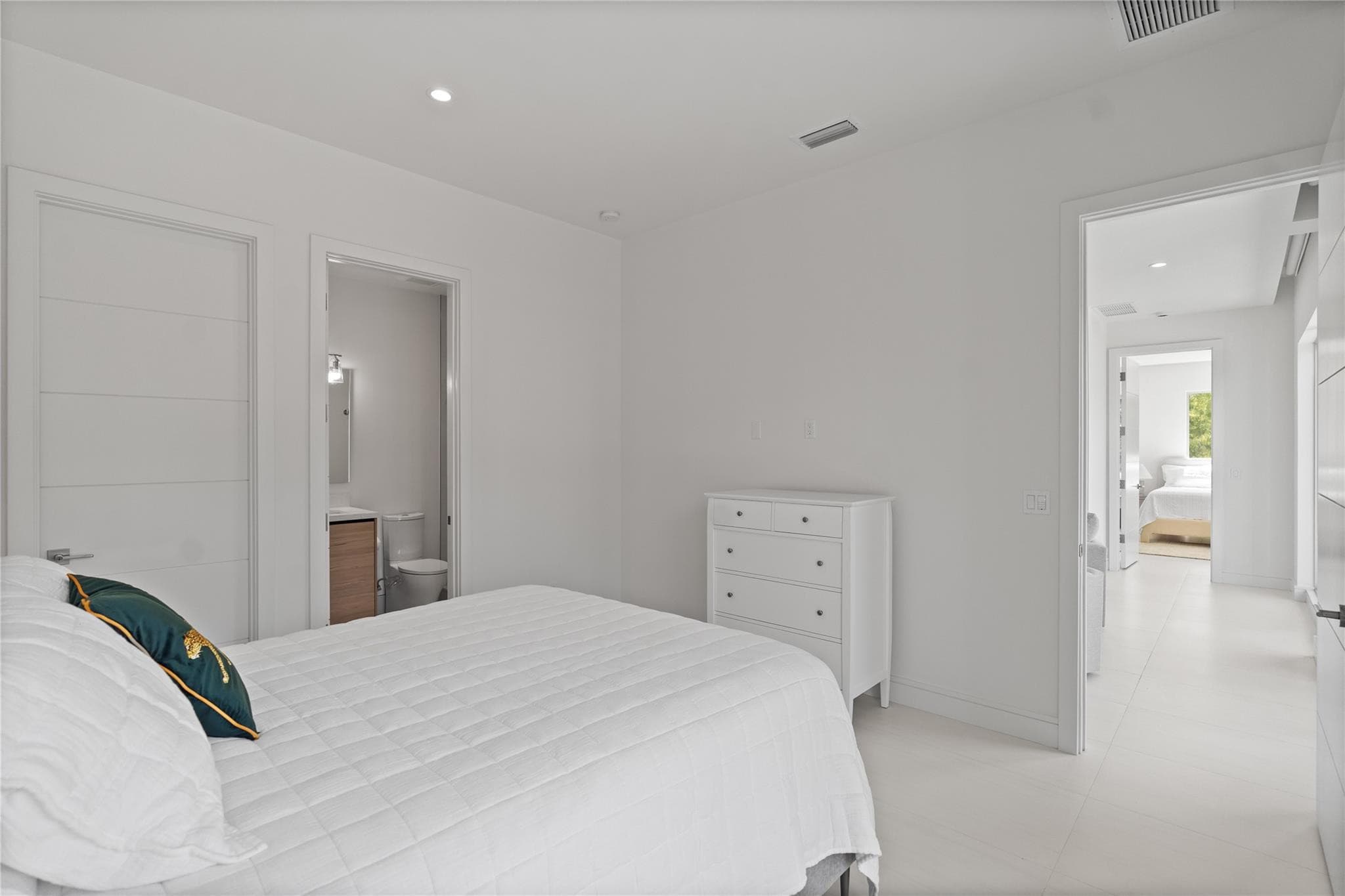 221 Shore Court 221, Lauderdale-By-The-Sea, FL 33308 — photo 39 of 88
