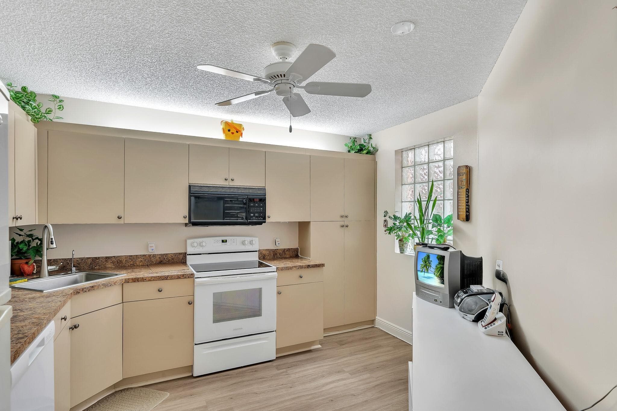 4101 Coral Tree Circle 116, Coconut Creek, FL 33073 — photo 8 of 45