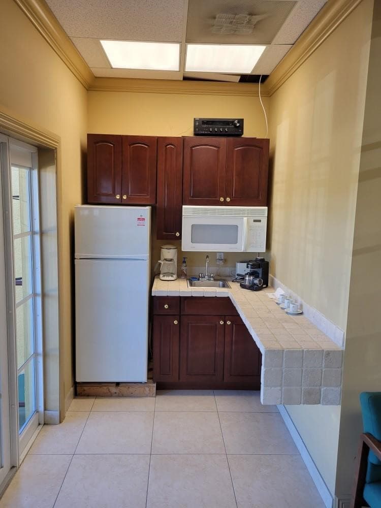 2745 E Oakland Park Boulevard, Fort Lauderdale, FL 33306 — photo 16 of 19