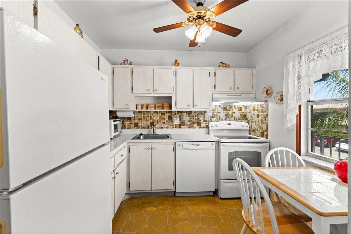 7200 NW 5th Place 203, Margate, FL 33063 — photo 4 of 29