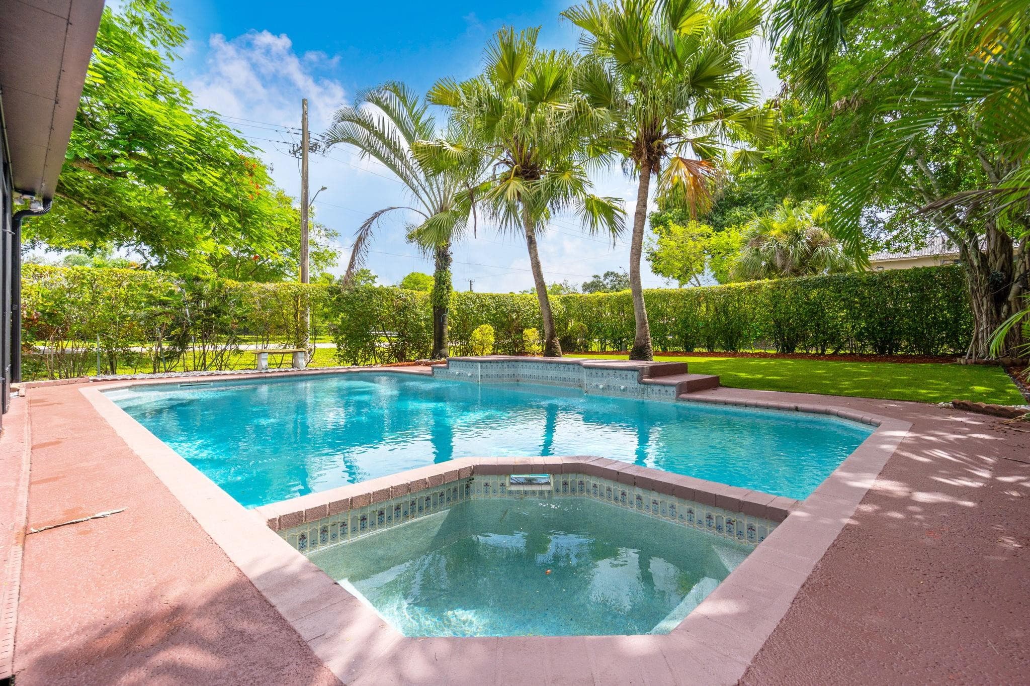 3981 NW 81st Terrace, Coral Springs, FL 33065 — photo 1 of 32