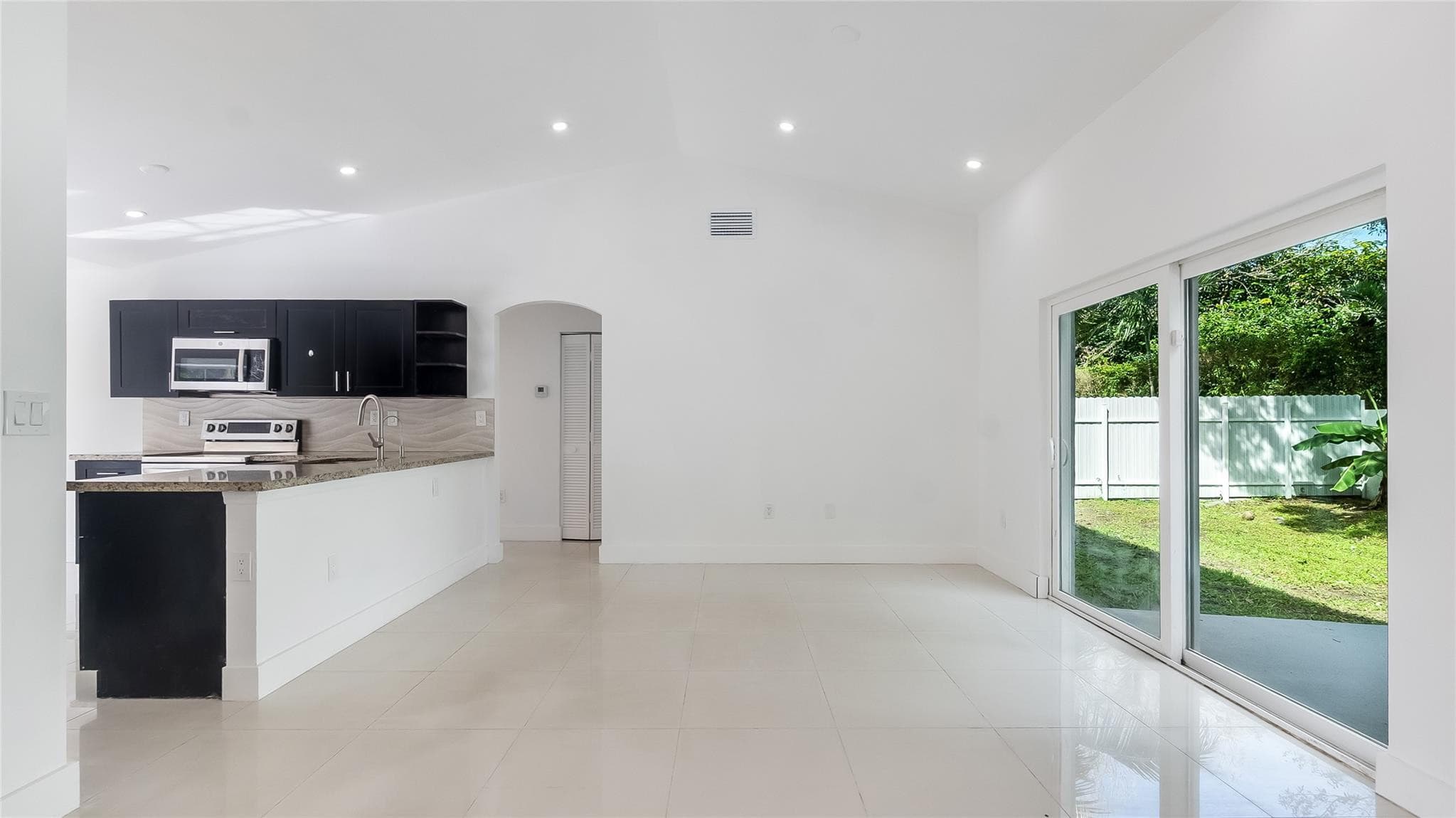 1811 SW 124th Way, Miramar, FL 33027 — photo 6 of 28