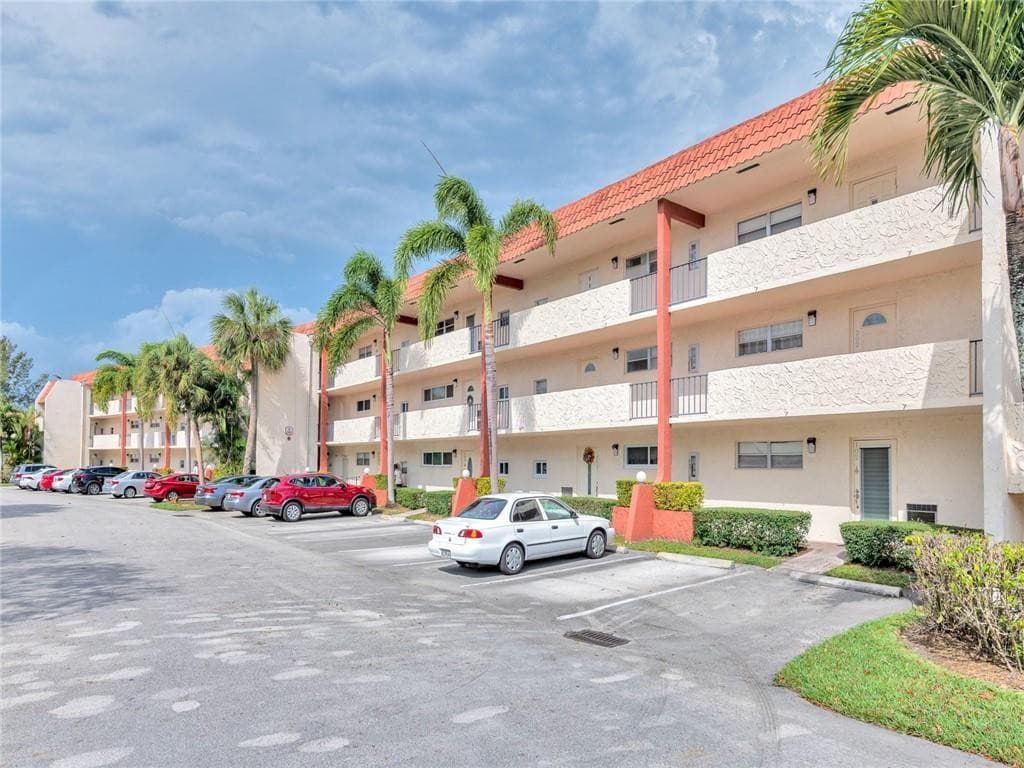 9800 N Hollybrook Lake Drive 202, Pembroke Pines, FL 33025 — photo 1 of 31