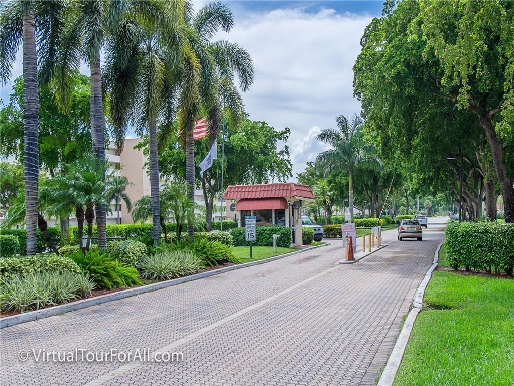 9800 N Hollybrook Lake Drive 202, Pembroke Pines, FL 33025 — photo 30 of 31