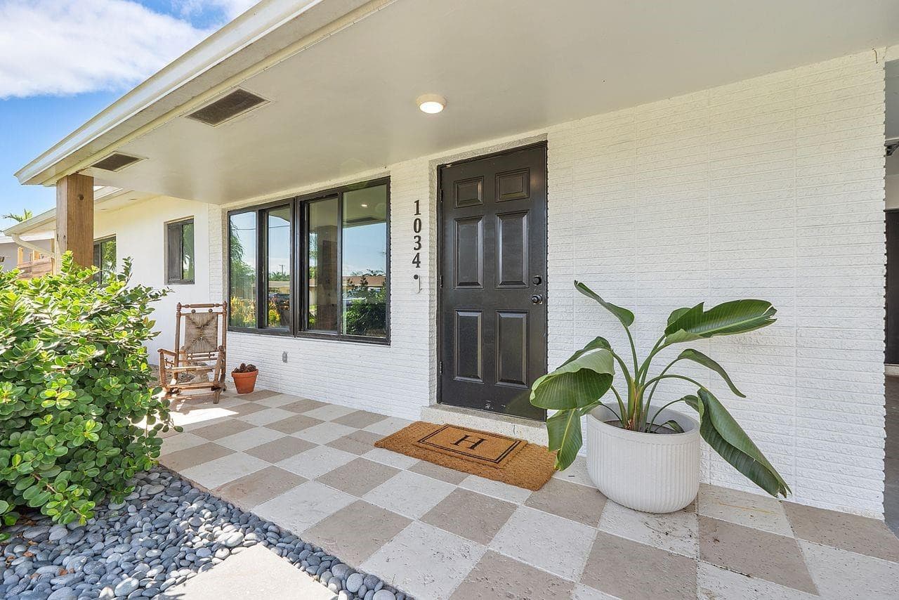1034 SW 24th Avenue, Boynton Beach, FL 33426 — photo 2 of 32