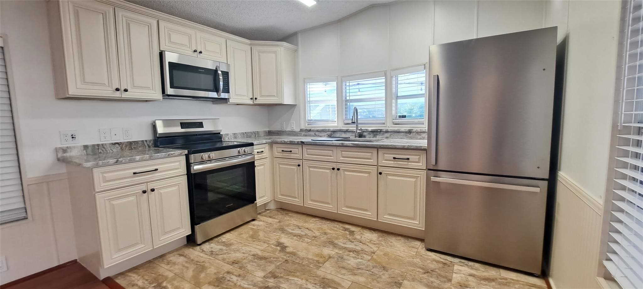 5362 SE 65th Avenue, Okeechobee, FL 34974 — photo 3 of 38
