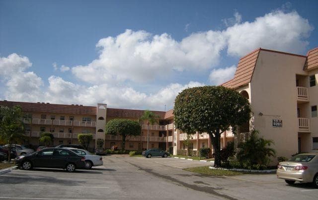 9261 Sunrise Lakes Boulevard 112, Sunrise, FL 33322 — photo 19 of 28