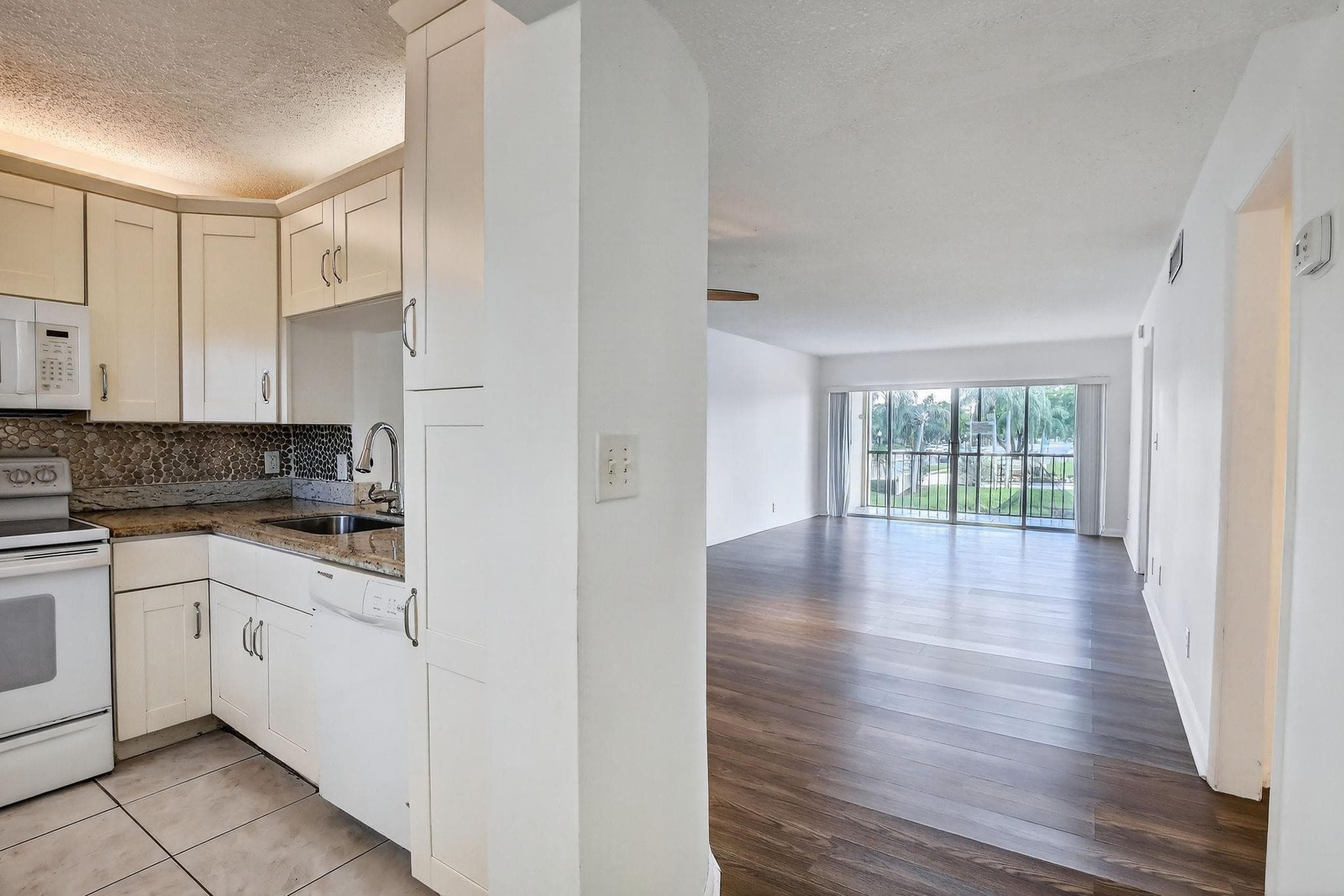 3905 N Nob Hill Road 201, Sunrise, FL 33351 — photo 4 of 32