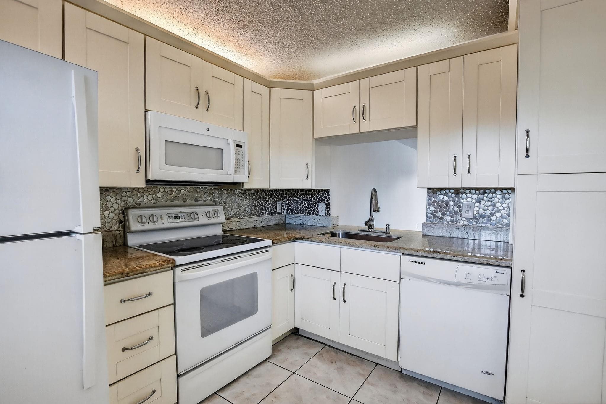 3905 N Nob Hill Road 201, Sunrise, FL 33351 — photo 6 of 32