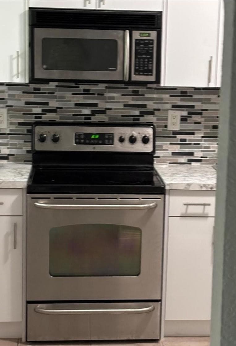 407 SE 3rd Avenue B, Hallandale Beach, FL 33009 — photo 5 of 10