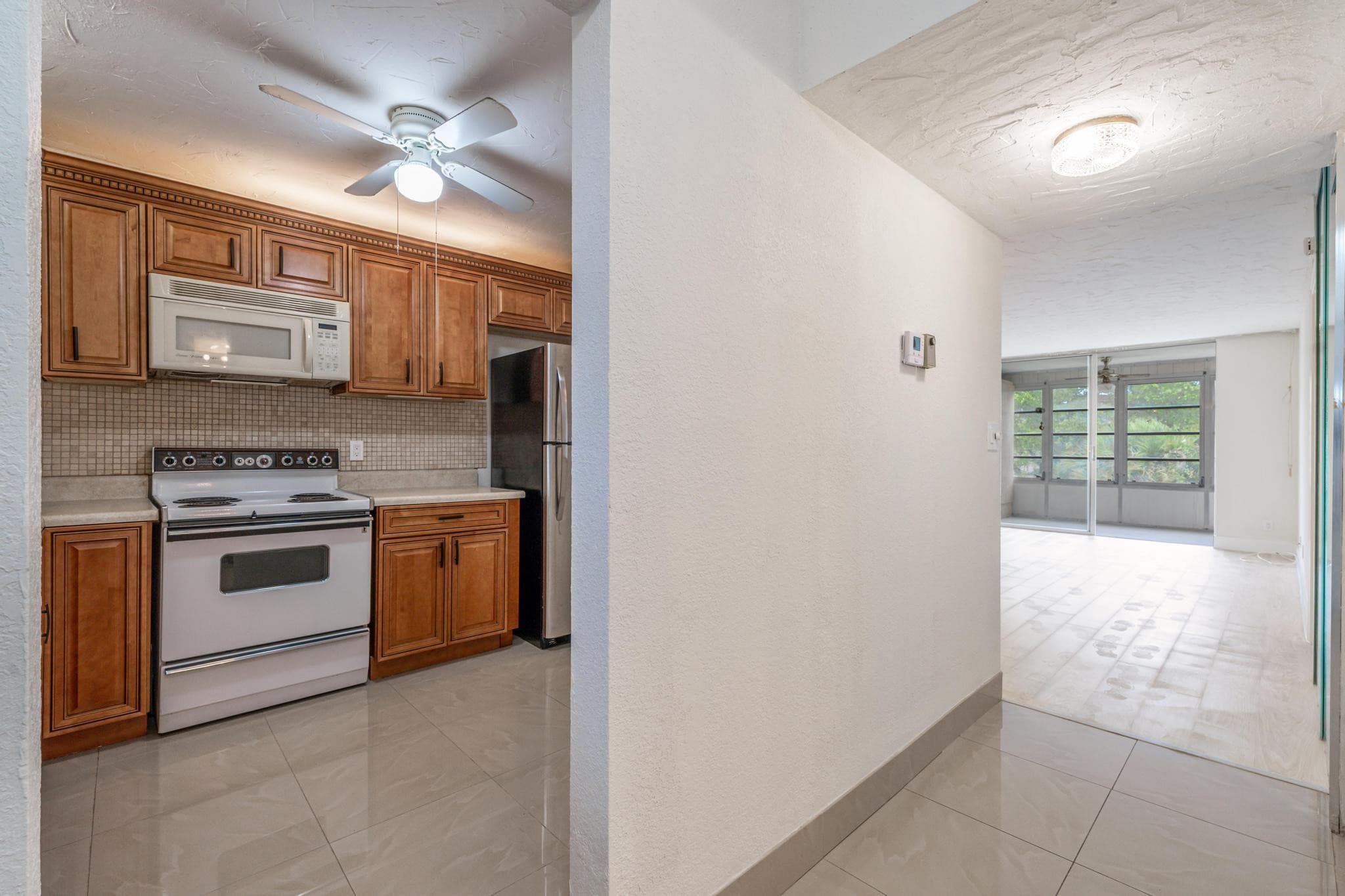 2551 Aragon Boulevard 406, Sunrise, FL 33322 — photo 2 of 20