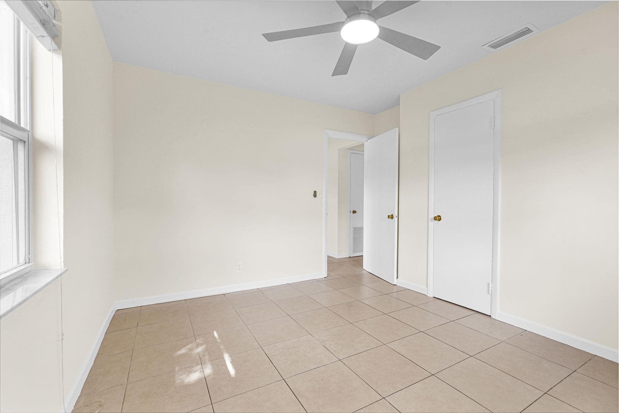 261 NE 45th Street, Oakland Park, FL 33334 — photo 35 of 55