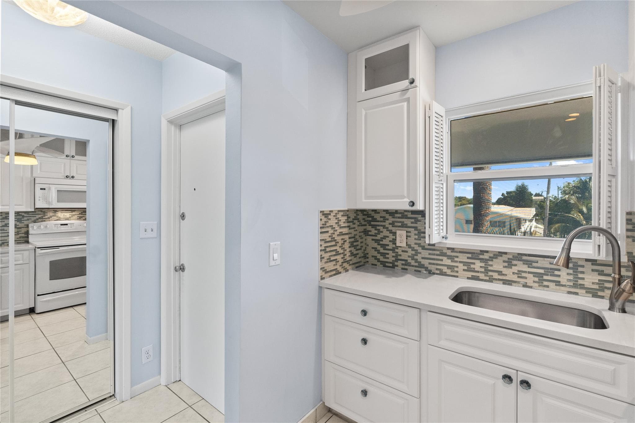 2050 NE 39th Street 302E, Pompano Beach, FL 33064 — photo 10 of 36