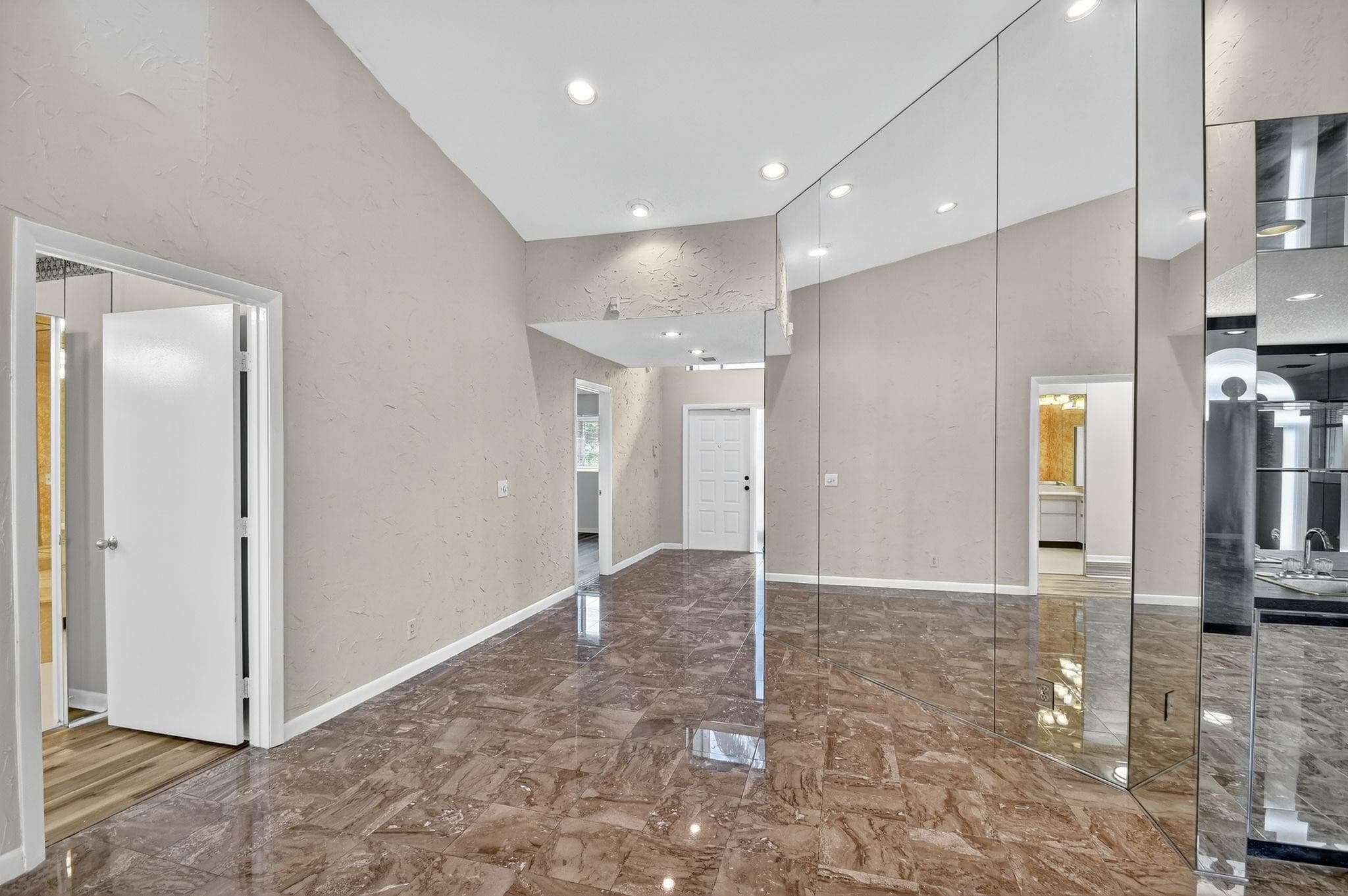 6869 Fountains Circle 6869, Lake Worth, FL 33467 — photo 10 of 103