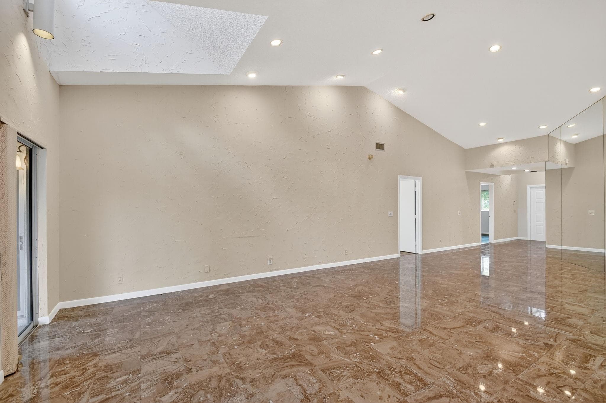 6869 Fountains Circle 6869, Lake Worth, FL 33467 — photo 19 of 103