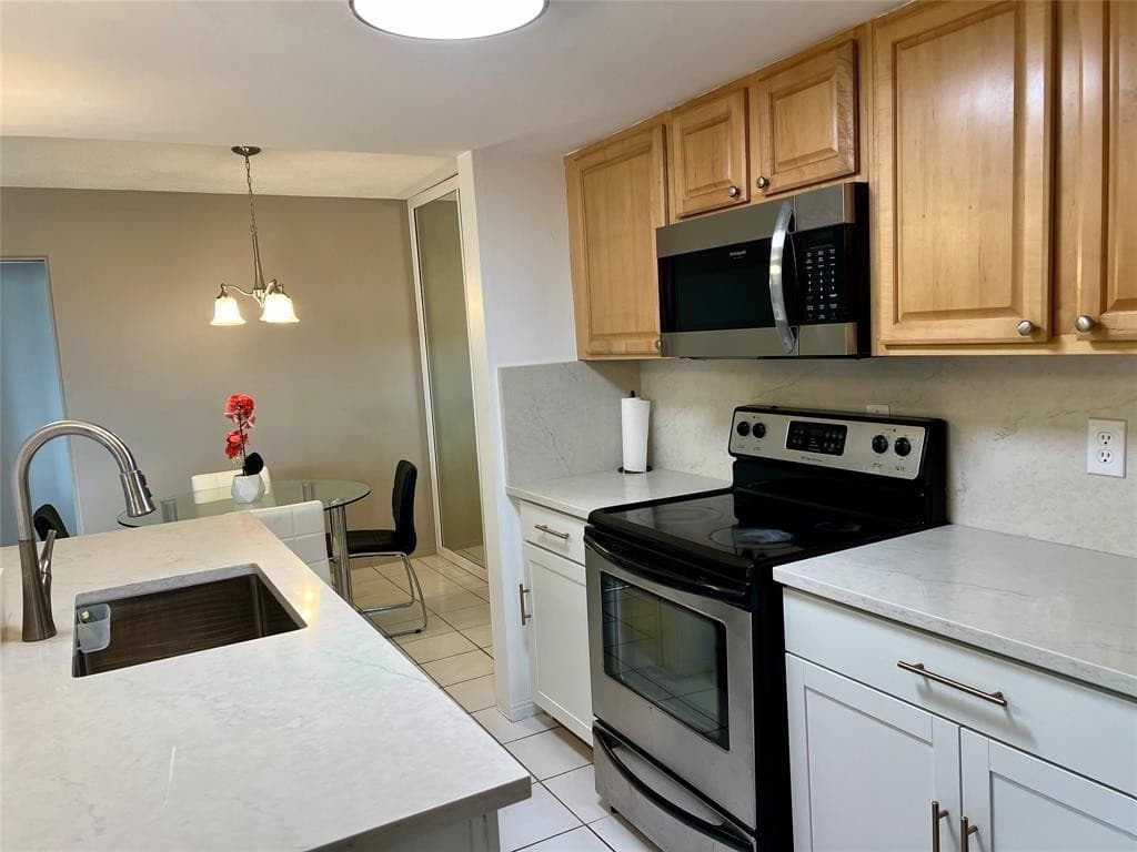 2840 NE 33rd Court 2, Fort Lauderdale, FL 33306 — photo 5 of 38