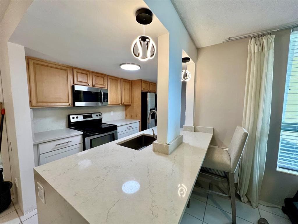 2840 NE 33rd Court 2, Fort Lauderdale, FL 33306 — photo 7 of 38