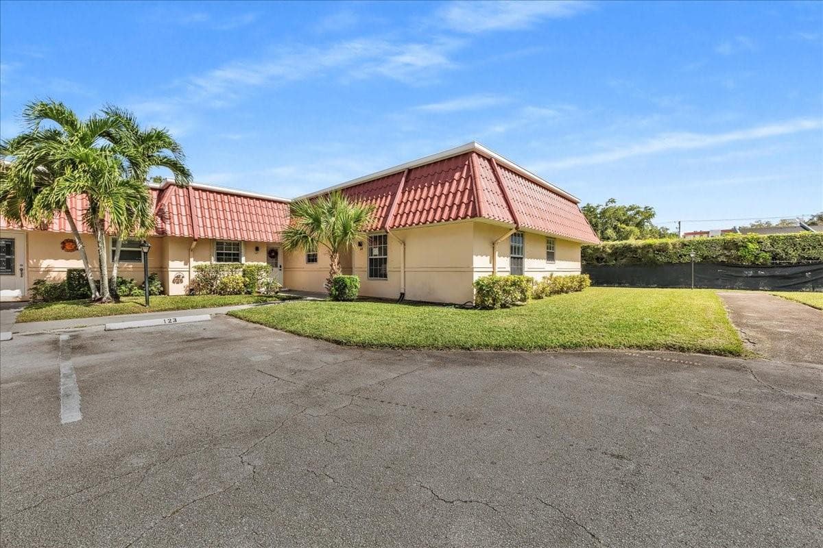 123 Amherst Lane 123, Lake Worth, FL 33467 — photo 2 of 38