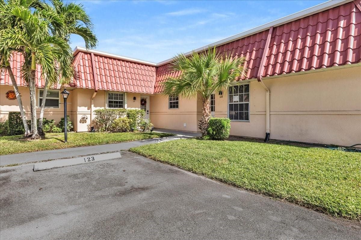 123 Amherst Lane 123, Lake Worth, FL 33467 — photo 3 of 38