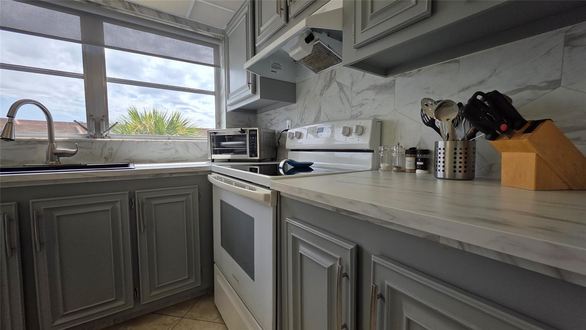 4047 NW 16th Street 302, Fort Lauderdale, FL 33313 — photo 6 of 22