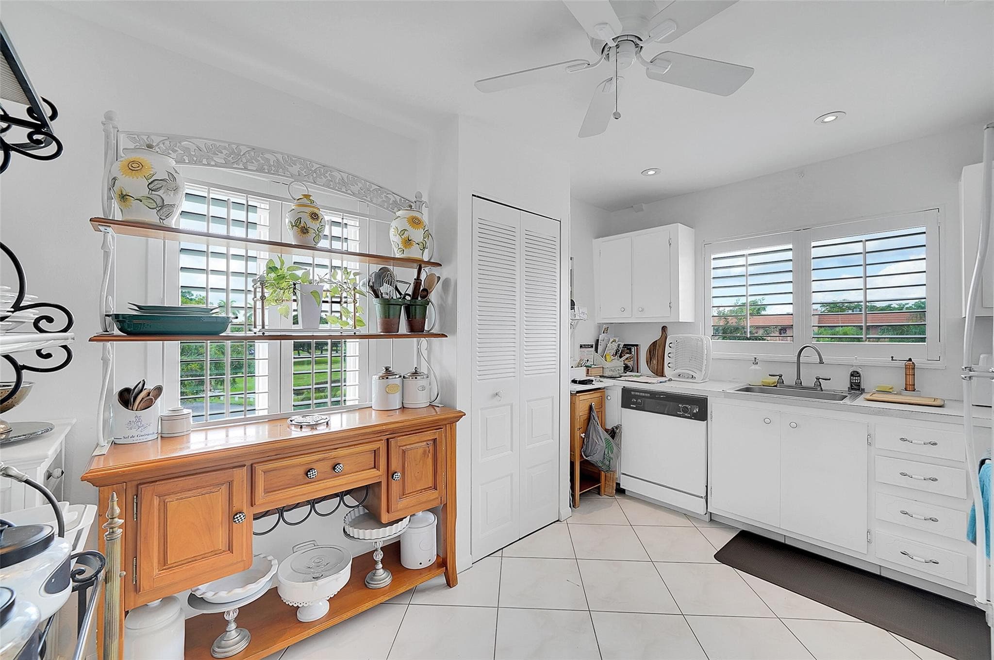 9481 Sunrise Lakes Boulevard 310, Sunrise, FL 33322 — photo 1 of 35
