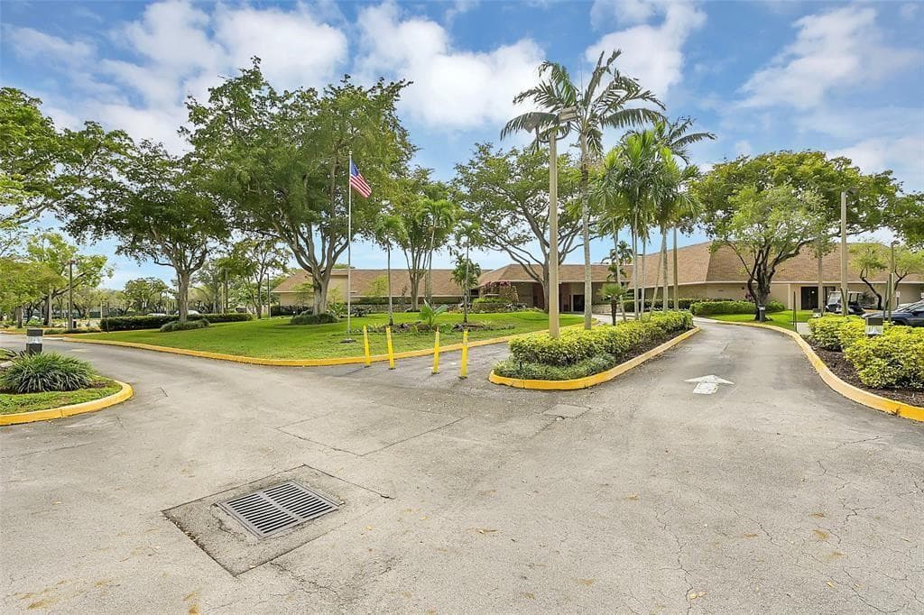 9481 Sunrise Lakes Boulevard 310, Sunrise, FL 33322 — photo 22 of 35