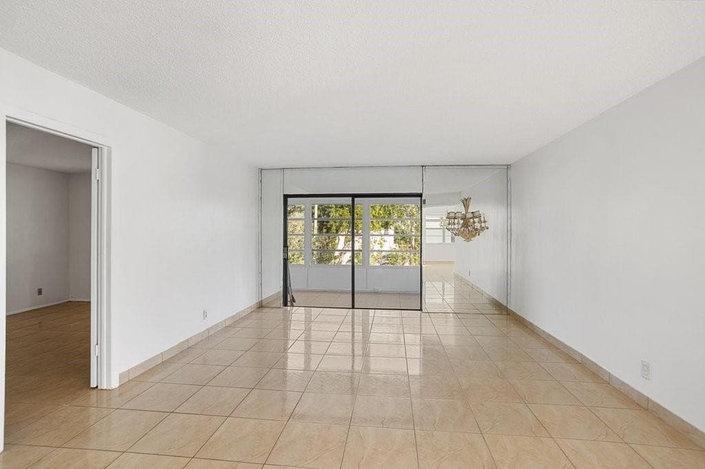 4090 NW 42nd Avenue 309, Lauderdale Lakes, FL 33319 — photo 5 of 27