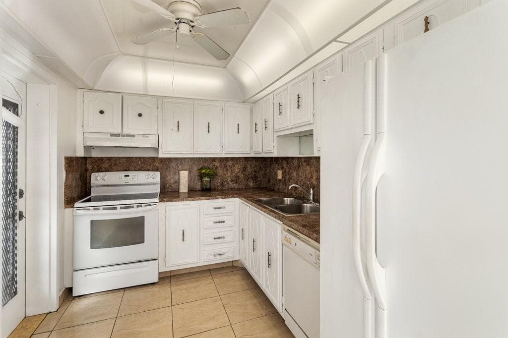 4090 NW 42nd Avenue 309, Lauderdale Lakes, FL 33319 — photo 9 of 27