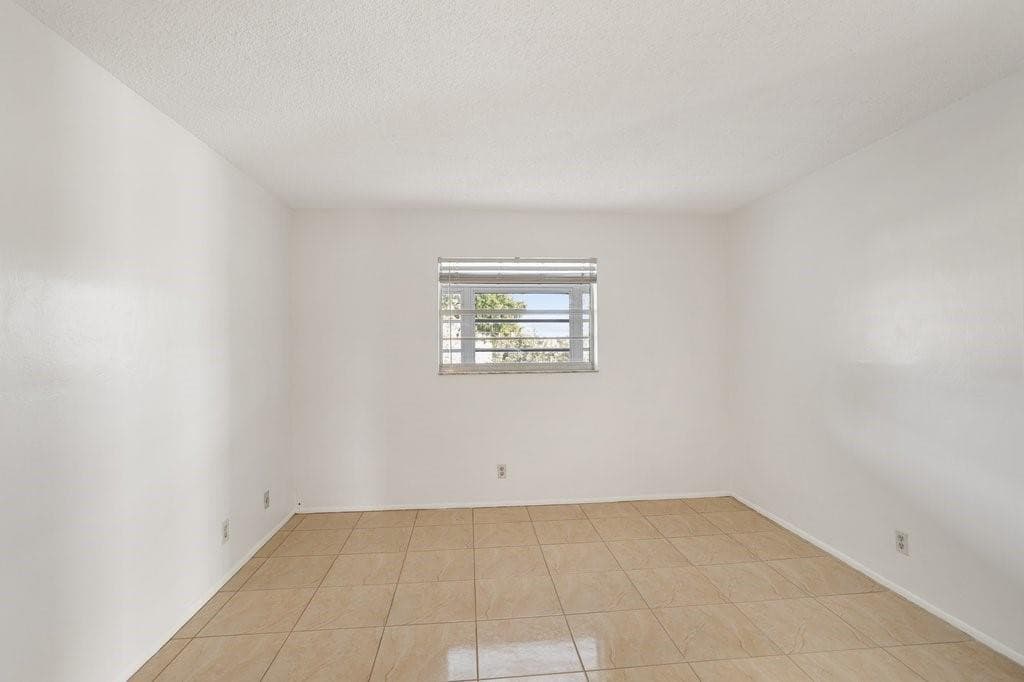 4090 NW 42nd Avenue 309, Lauderdale Lakes, FL 33319 — photo 12 of 27
