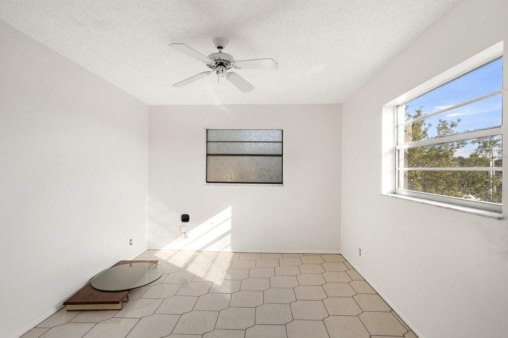 4090 NW 42nd Avenue 309, Lauderdale Lakes, FL 33319 — photo 14 of 27