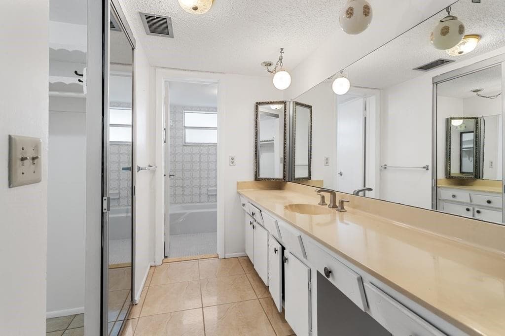 4090 NW 42nd Avenue 309, Lauderdale Lakes, FL 33319 — photo 19 of 27