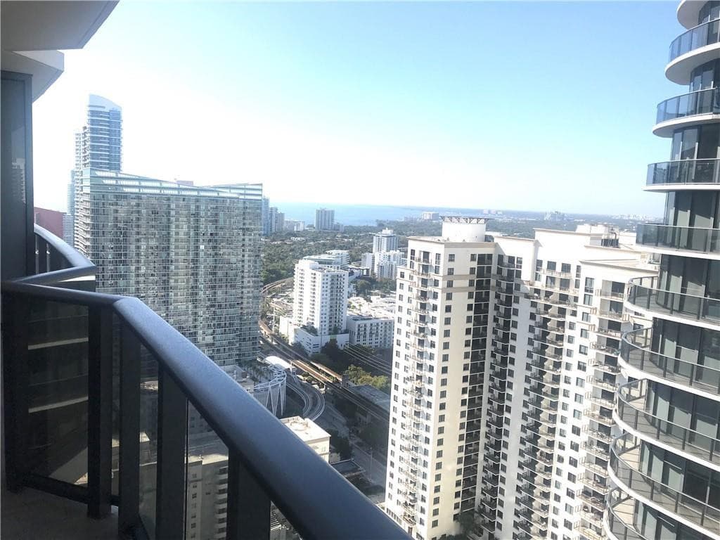 Condominium in Miami — photo 2 of 31